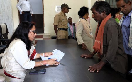 बालोद जनदर्शन में सुनी गईं आम जनता की समस्याएं, त्वरित निराकरण के निर्देश