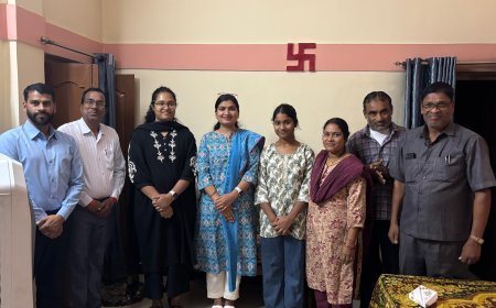 नारायणपुर में टॉपर्स का सम्मान, कलेक्टर घर पहुँचकर दी बधाई और बढ़ाया उत्साह