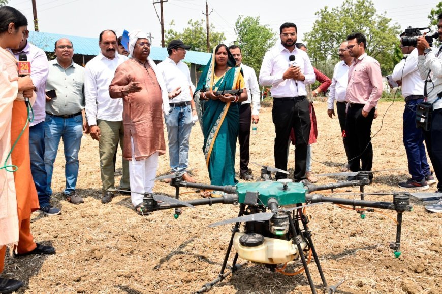 अक्ती तिहार पर कृषि मंत्री रामविचार नेताम ने की बीज बुआई, जैविक खेती को बढ़ावा देने का दिया संदेश