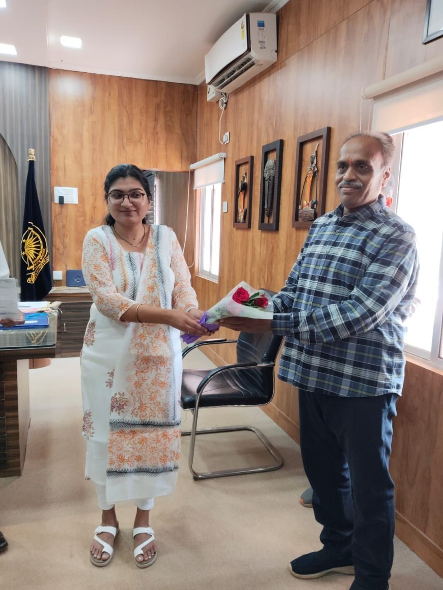 नारायणपुर में सेवानिवृत्त कर्मचारियों को पेंशन प्राधिकार पत्र वितरित, कलेक्टर नम्रता जैन ने दी शुभकामनाएं