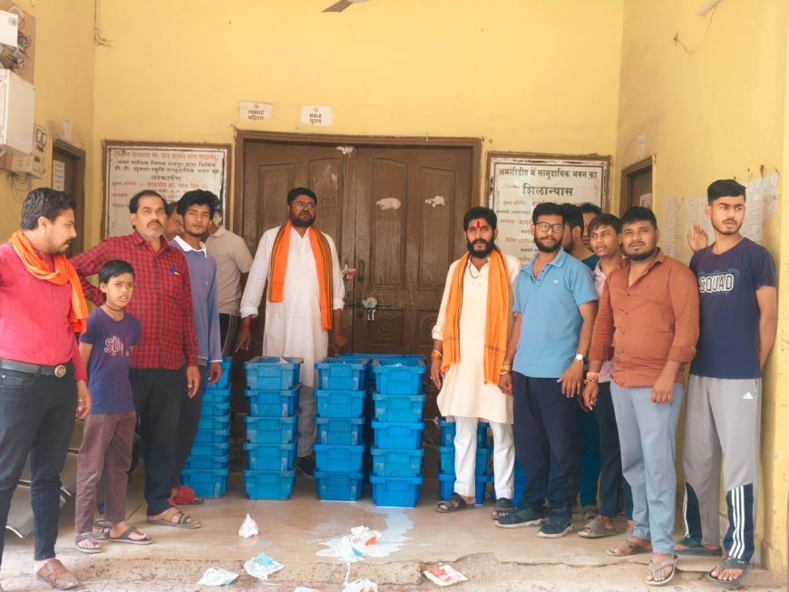 नगर निगम की कार्रवाई के खिलाफ देवभोग मिल्क पार्लर संघ का उग्र प्रदर्शन, कार्यालय में दूध बहाकर जताया विरोध