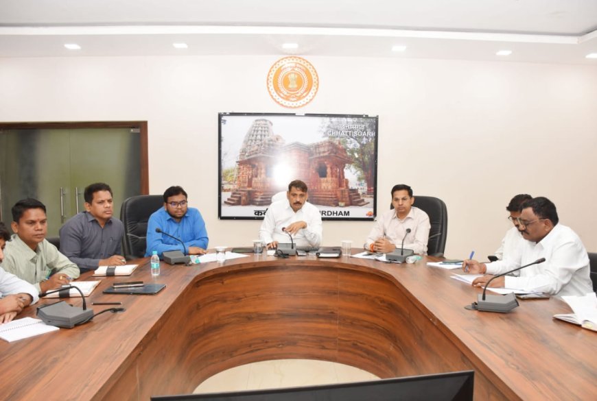 कवर्धा कलेक्टर गोपाल वर्मा के निर्देश, राशन वितरण की निगरानी और राजस्व प्रकरणों का समयबद्ध निराकरण