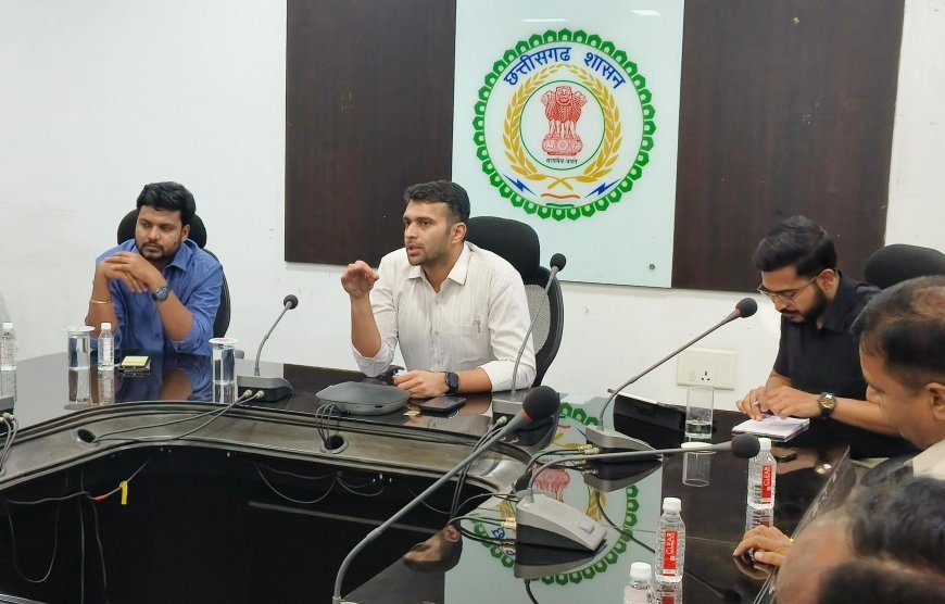 रायगढ़ में प्रशासन-मीडिया संवाद: विकास कार्यों, प्रदूषण नियंत्रण और जनकल्याण योजनाओं पर हुई विस्तृत चर्चा
