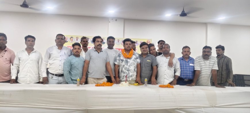 राजीव भवन में मनाया गया ब्लॉक कांग्रेस अध्यक्ष समीर सिंह देव का जन्मदिन