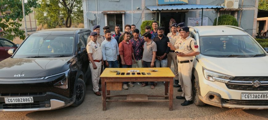 सक्ति में जुआ पर पुलिस की फिल्मी रेड, ट्रैक्टर में बाराती बनकर पहुंची टीम, 8 गिरफ्तार