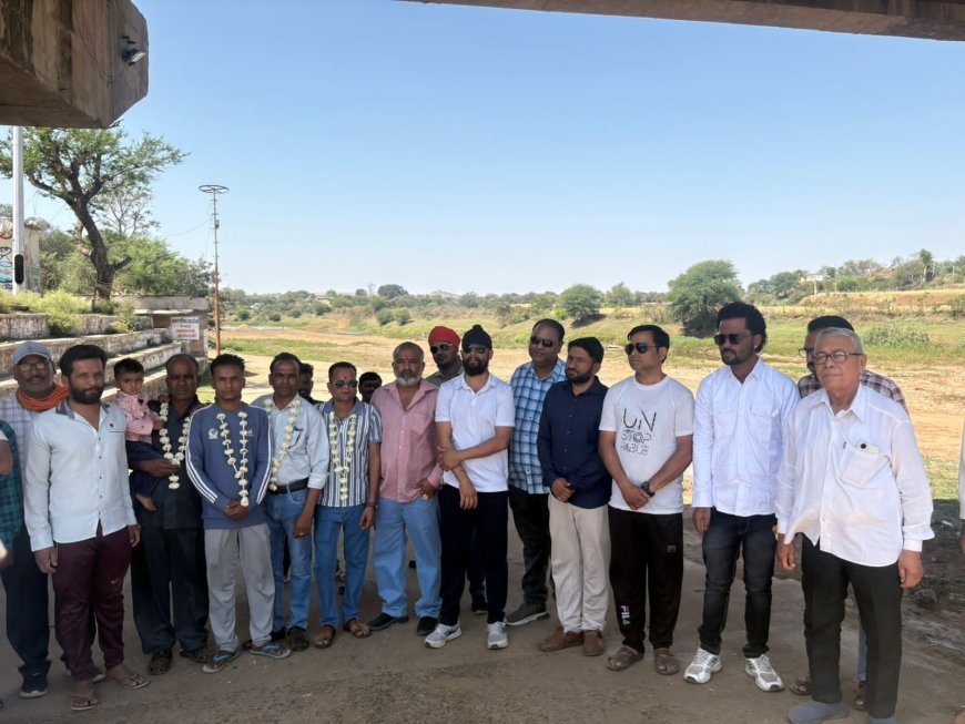 न्यूटन चिखली में ‘गांव चलो बस्ती चलो’ अभियान: अटल घाट पर स्वच्छता के साथ जनप्रतिनिधियों का सम्मान