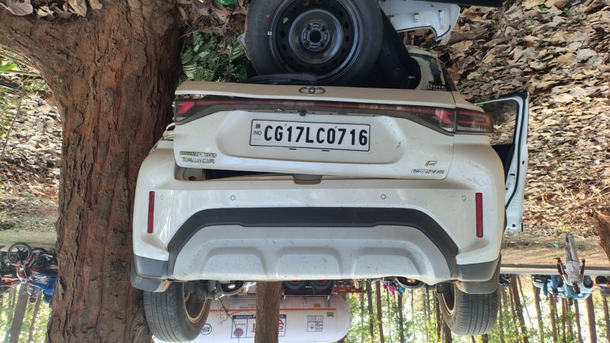 जगदलपुर NH-30 पर भीषण सड़क हादसा: कार-बाइक टक्कर में पति-पत्नी की मौत, 3 घायल