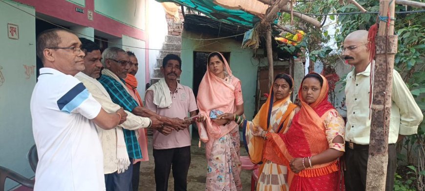 सड़क दुर्घटना में युवक की मौत, सरपंच ने परिजनों को दी आर्थिक सहायता