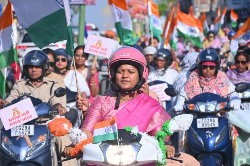 सूरजपुर में ‘नारी शक्ति वंदन’ की गूंज, महिलाओं ने स्कूटी रैली निकालकर दिखाया उत्साह