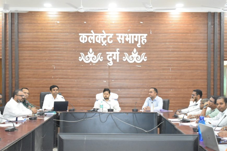 दुर्ग में मनरेगा कार्यों की समीक्षा: अपूर्ण कार्यों को शीघ्र पूरा करने और जल संरक्षण पर जोर