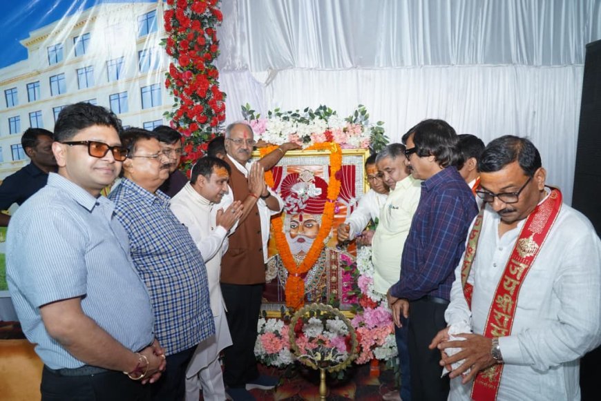 अंबिकापुर में ‘श्री अग्रोहा पैलेस’ का भूमिपूजन: बृजमोहन अग्रवाल बोले—भवन नहीं, जीवंत समाज का निर्माण करें