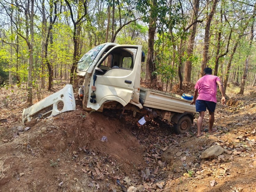 मोहला-मानपुर में बड़ा सड़क हादसा: NH-930 पर मालवाहक वाहन पलटा, 2 महिलाओं की मौत, 13 घायल