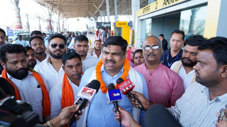 रायपुर एयरपोर्ट पर गजेन्द्र यादव का भव्य स्वागत, पश्चिम बंगाल में भाजपा की जीत का जताया विश्वास