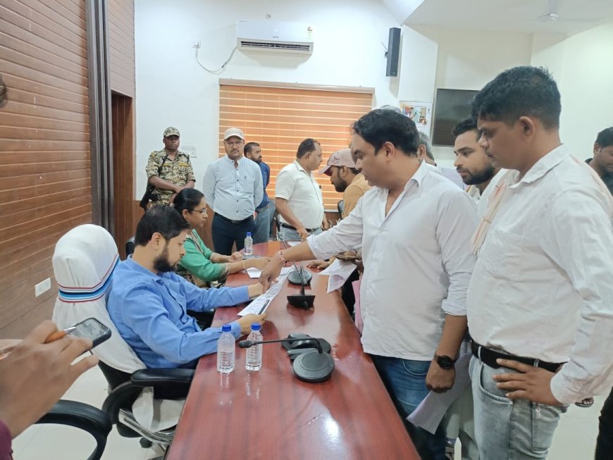 निजी स्कूलों की फीस वृद्धि पर सियासत तेज: ‘नो स्कूल-नो फीस’ लागू करने की मांग