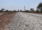 सिकोसा-कोडेवा सड़क निर्माण में लापरवाही से बढ़ा खतरा, राहगीरों ने की कार्रवाई की मांग