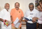 रायपुर रेल मंडल में यात्री सुविधाओं के विस्तार की मांग, DRUCC सदस्यों ने महाप्रबंधक को सौंपा ज्ञापन