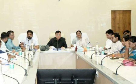 कोरबा में विकास कार्यों पर सख्ती: लापरवाही करने वाली एजेंसियों को ब्लैकलिस्ट करने के निर्देश
