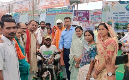 ओरमा सरपंच मंजूलता साहू की पहल से दिव्यांग दंपत्ति को मिली बैटरी चालित ट्राइसाइकिल