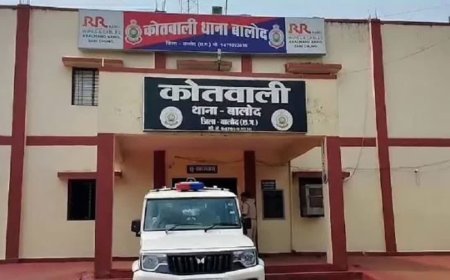 नशे में बेटे का खौफनाक हमला: पूजा कक्ष की तलवार से माता-पिता को किया लहूलुहान
