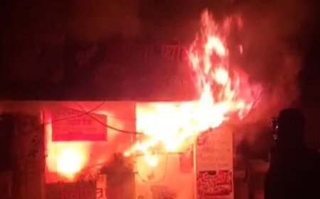 कवर्धा के न्यू कल्पना रेस्टोरेंट में भीषण आग, सिलेंडर ब्लास्ट से लाखों का नुकसान