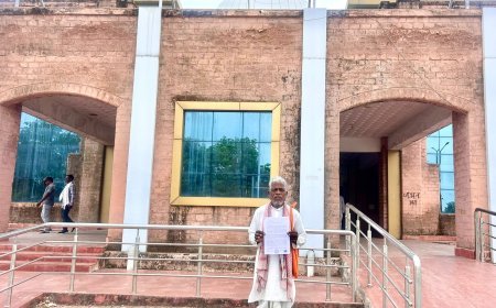 धान बेचने के बाद भी रकम से वंचित बुजुर्ग आदिवासी किसान, फर्जी कर्ज के आरोप में बैंक ने खाता किया होल्ड