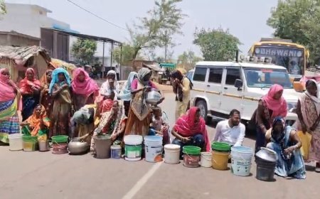 पानी की किल्लत से नाराज ग्रामीणों ने किया चक्का जाम, महिलाओं ने हाईवे पर बैठकर किया प्रदर्शन