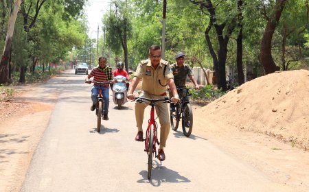 ऊर्जा संरक्षण की ओर कबीरधाम पुलिस का प्रेरक कदम, अधिकारी साइकिल से पहुंचे कार्यालय
