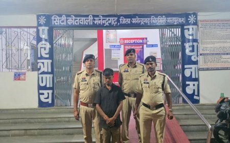 बिना नंबर प्लेट स्कूटी से हो रही थी शराब तस्करी, 9 लीटर अंग्रेजी शराब के साथ युवक गिरफ्तार