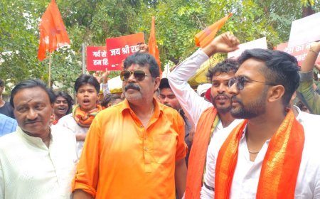 जिला अस्पताल की अव्यवस्थाओं को लेकर बजरंग दल का प्रदर्शन, CMHO कार्यालय का घेराव