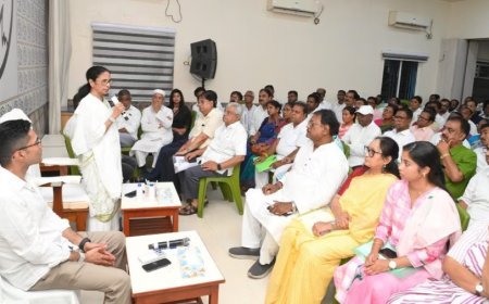 TMC में बढ़ी अंदरूनी कलह, ममता बनर्जी बोलीं- जिसे जाना है जाए, पार्टी फिर खड़ी करेंगे