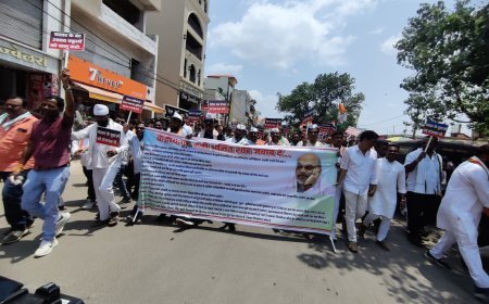 अमित शाह के बस्तर दौरे पर कांग्रेस का प्रदर्शन, पुलिस से झड़प के बीच गूंजे आदिवासी अधिकारों के मुद्दे