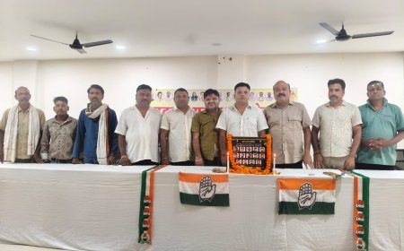 बलरामपुर में झिरम घाटी हमले के शहीदों को कांग्रेस कार्यकर्ताओं ने दी श्रद्धांजलि