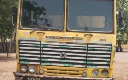 धमतरी में ओवरलोड रेत परिवहन पर कार्रवाई, हाईवा चालक के खिलाफ मामला दर्ज