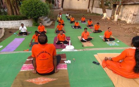 कवर्धा में योग बन रहा स्वास्थ्य और सकारात्मक जीवन का आधार