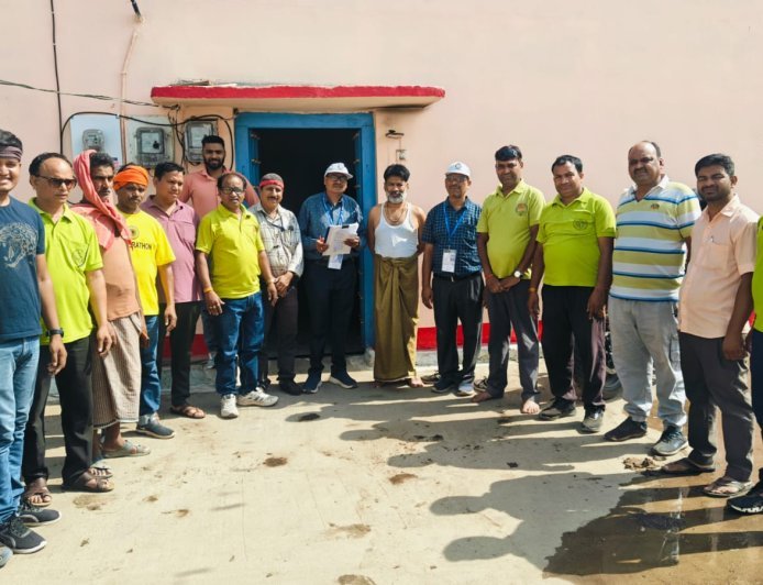 गनियारी में स्वच्छता अभियान टीम ने लिया डॉ. तीजन बाई का आशीर्वाद, बोलीं—“आंखों की चमक बता रही है मैं स्वस्थ हूं”