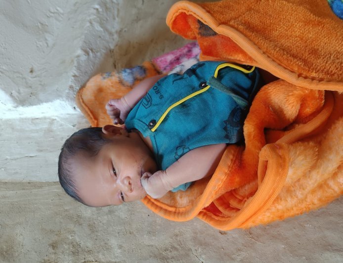 कोरिया के डुमरिया मंदिर परिसर में मिला नवजात शिशु, पुलिस ने दिखाई संवेदनशीलता