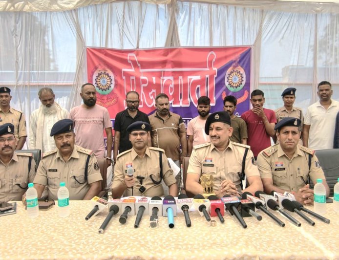 बीमा पॉलिसी बंद होने का झांसा देकर 17 लाख की साइबर ठगी, दिल्ली-यूपी से 7 आरोपी गिरफ्तार