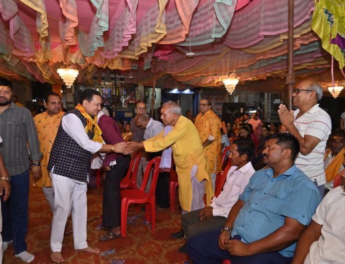 बसना के अरेकेल चौक में गूंजा हरिनाम संकीर्तन, विधायक डॉ. संपत अग्रवाल ने लिया महायज्ञ में हिस्सा