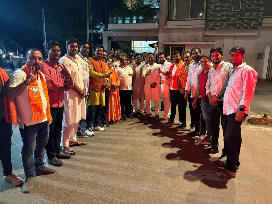 रायपुर में भाजपा की ऐतिहासिक जीत का जश्न, विधायक पुरंदर मिश्रा के नेतृत्व में भव्य आयोजन
