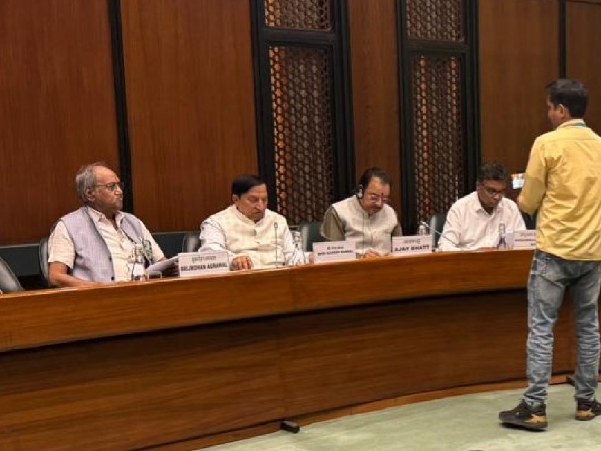 संसदीय समिति की बैठक में सांसद बृजमोहन अग्रवाल ने उर्वरक और दवा क्षेत्र में सुधारों पर दिया जोर