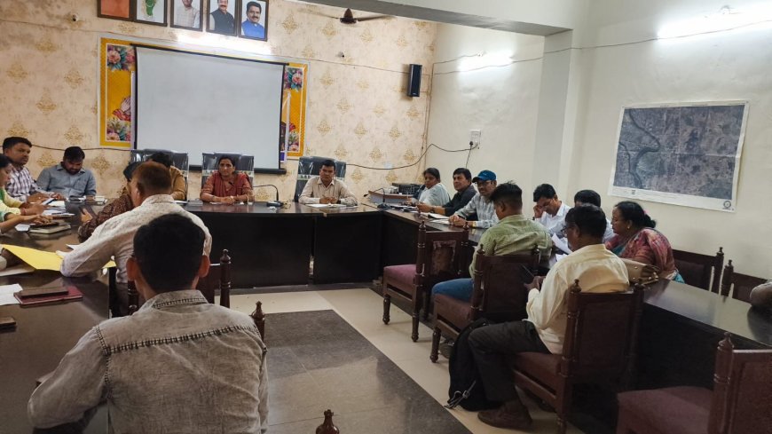 सुशासन तिहार की तैयारियों को लेकर गुण्डरदेही एसडीएम की समीक्षा बैठक, लंबित आवेदनों के त्वरित निराकरण के निर्देश