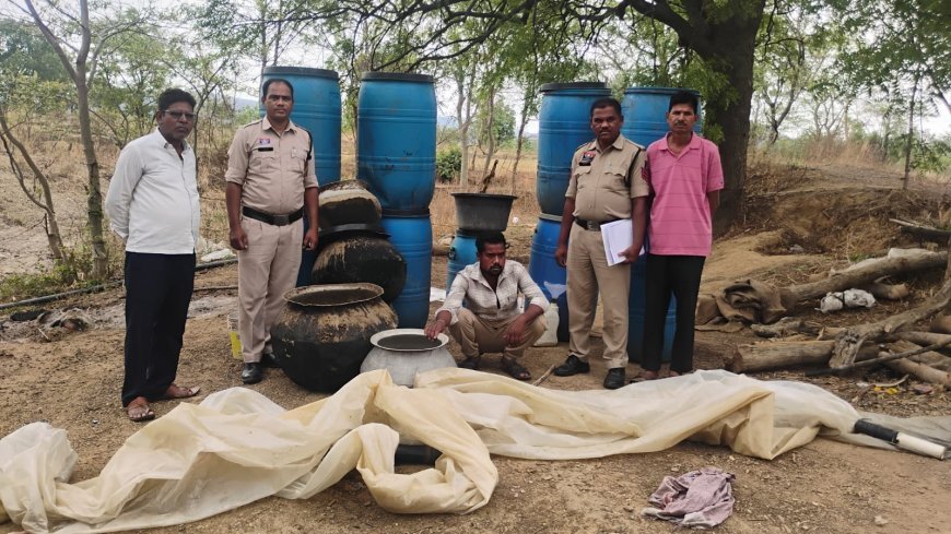 महासमुंद पुलिस का अवैध शराब पर बड़ा अभियान: 216 लीटर से अधिक महुआ व देशी शराब जब्त, 661 पर कार्रवाई