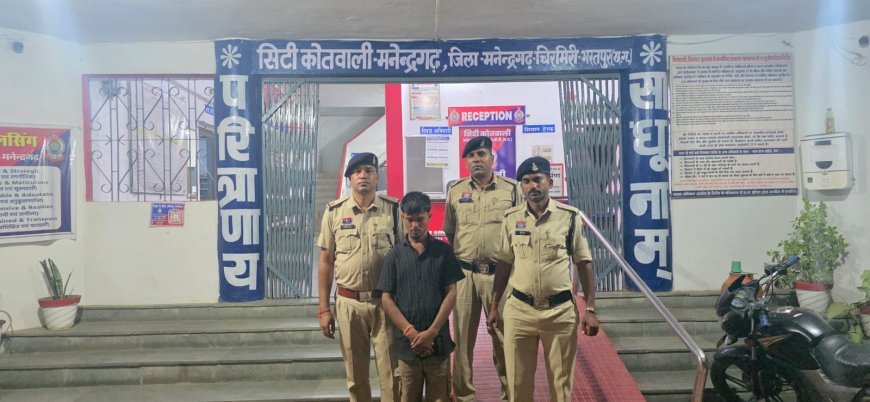 बिना नंबर प्लेट स्कूटी से हो रही थी शराब तस्करी, 9 लीटर अंग्रेजी शराब के साथ युवक गिरफ्तार