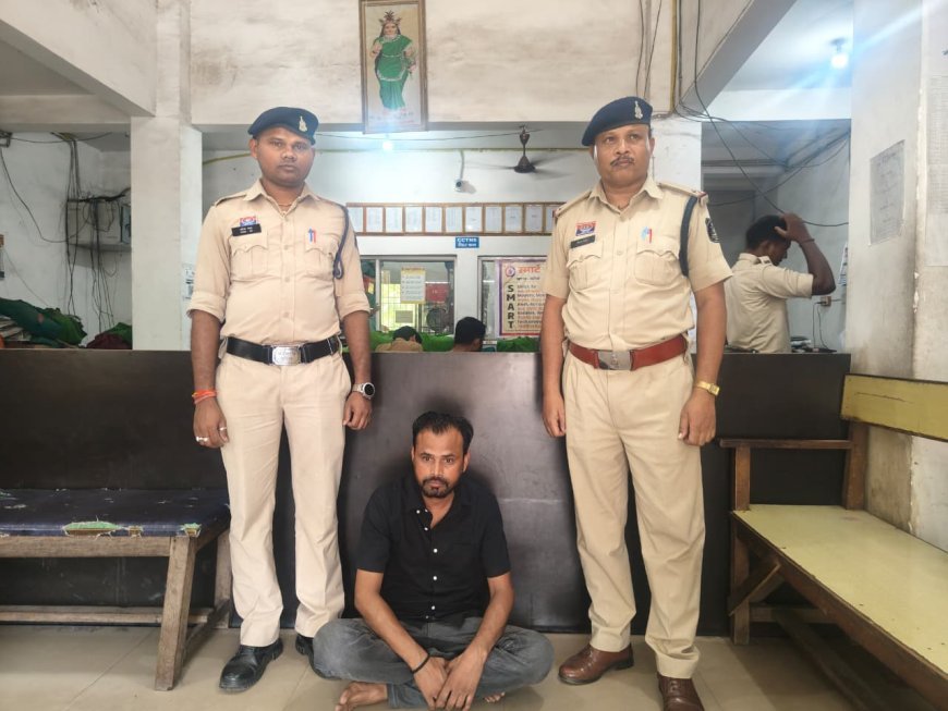 रायगढ़ पुलिस के दबाव में ऑनलाइन सट्टा का मुख्य आरोपी पिंटू हलवाई ने किया सरेंडर