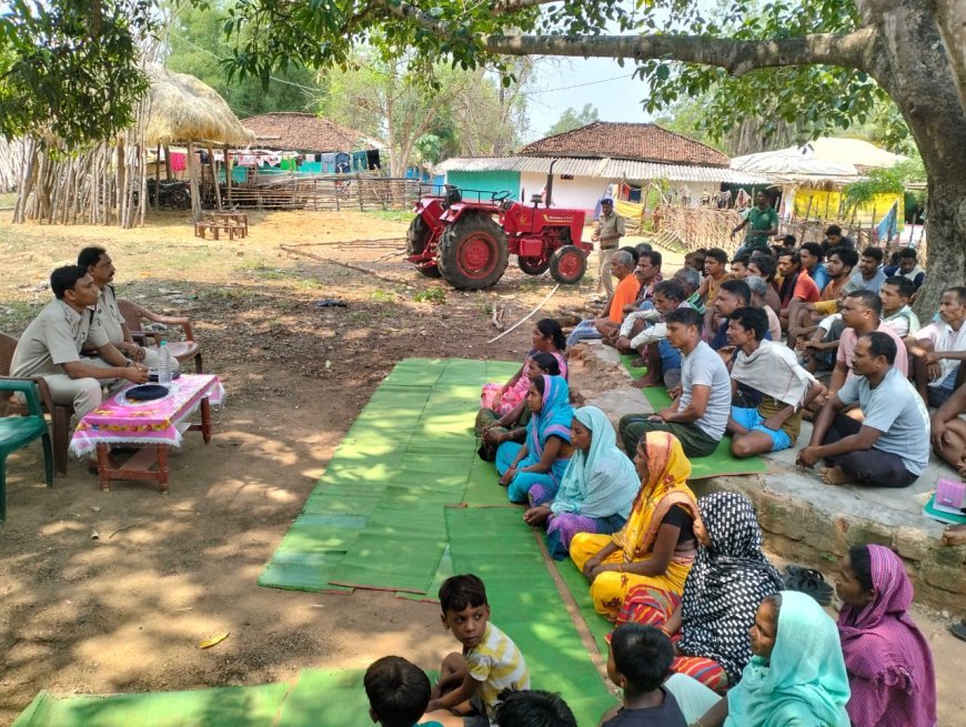 नारायणपुर पुलिस की “माड़ मैत्री – मैत्री चौपाल”, ग्रामीणों को कानून, सुरक्षा और जागरूकता का दिया संदेश