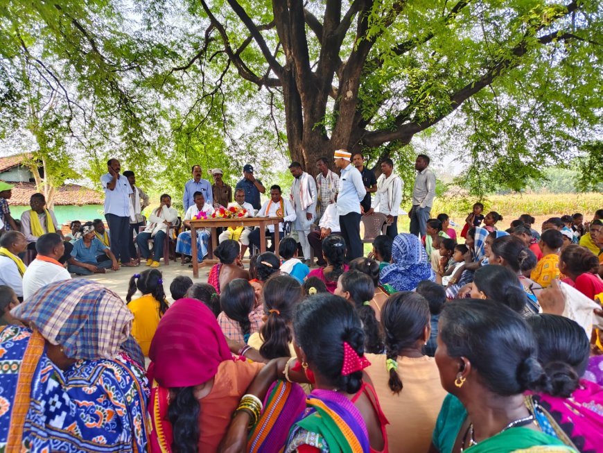 मोटरसाइकिल से वनांचल पहुंचे विधायक जनक राम ध्रुव, 40 साल बाद गांव में पहुंचा कोई जनप्रतिनिधि