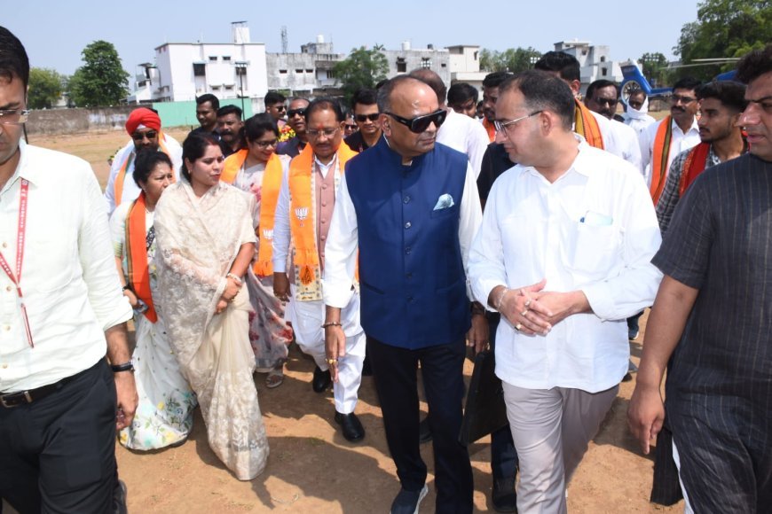 धमतरी पहुंचे मुख्यमंत्री विष्णु देव साय, हेलीपैड पर हुआ भव्य स्वागत