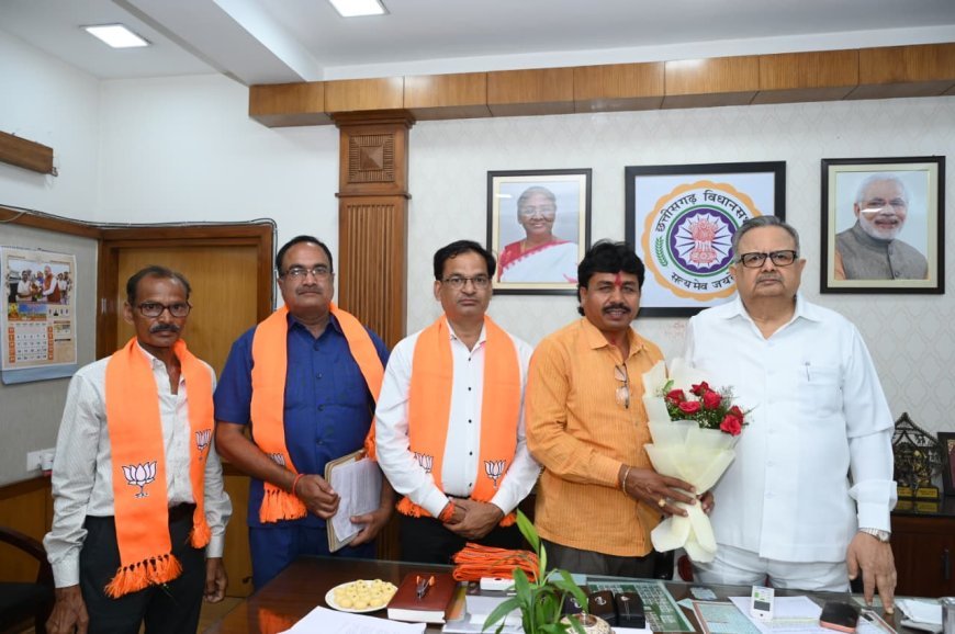 महेश साहू ने डॉ. रमन सिंह से की मुलाकात, विकास और संगठनात्मक मुद्दों पर हुई चर्चा