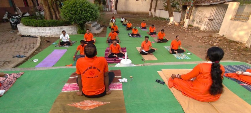 कवर्धा में योग बन रहा स्वास्थ्य और सकारात्मक जीवन का आधार