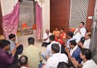 बसना हनुमान मंदिर में गूंजा चालीसा पाठ, विधायक संपत अग्रवाल ने की महाआरती व भंडारे में वितरित किया प्रसाद